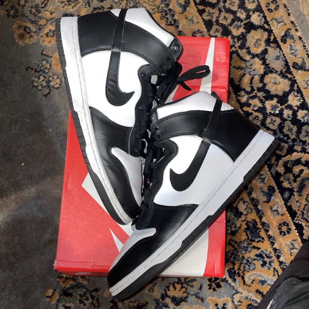 Nike Dunks “Panda” - Picture 3 of 5